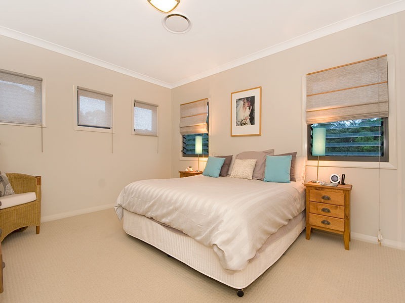 33 Raymond Street, Shorncliffe QLD 4017