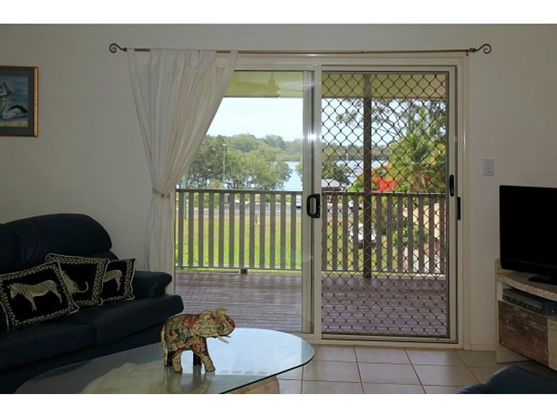 15 Douglas St, Russell Island QLD 4184