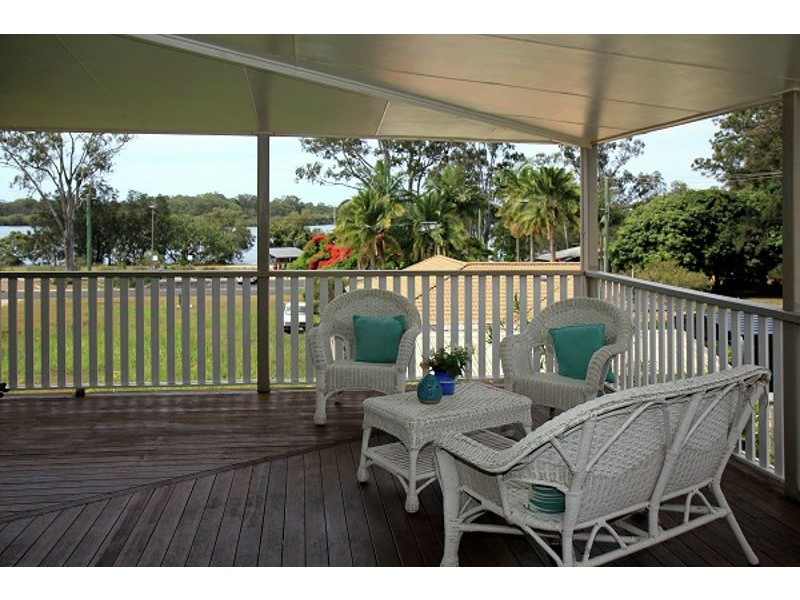 15 Douglas St, Russell Island QLD 4184