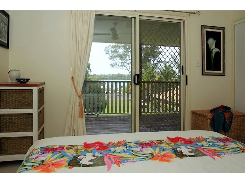 15 Douglas St, Russell Island QLD 4184