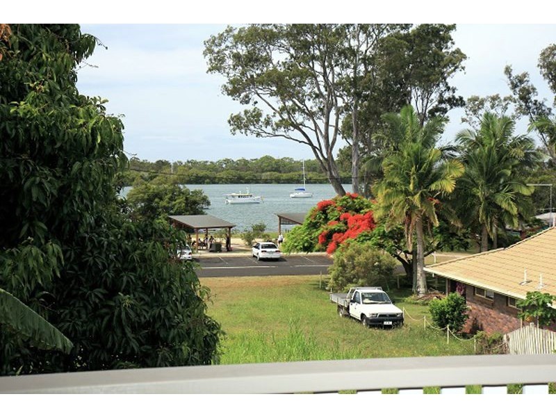 15 Douglas St, Russell Island QLD 4184