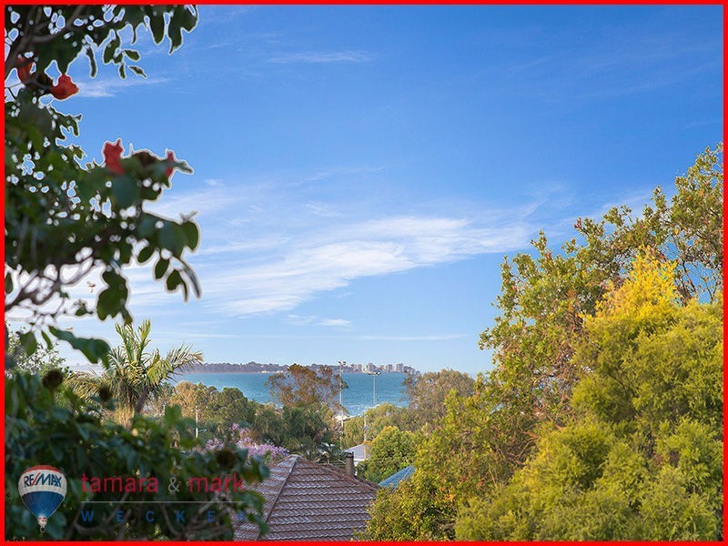 36 Ward Street, Sandgate QLD 4017