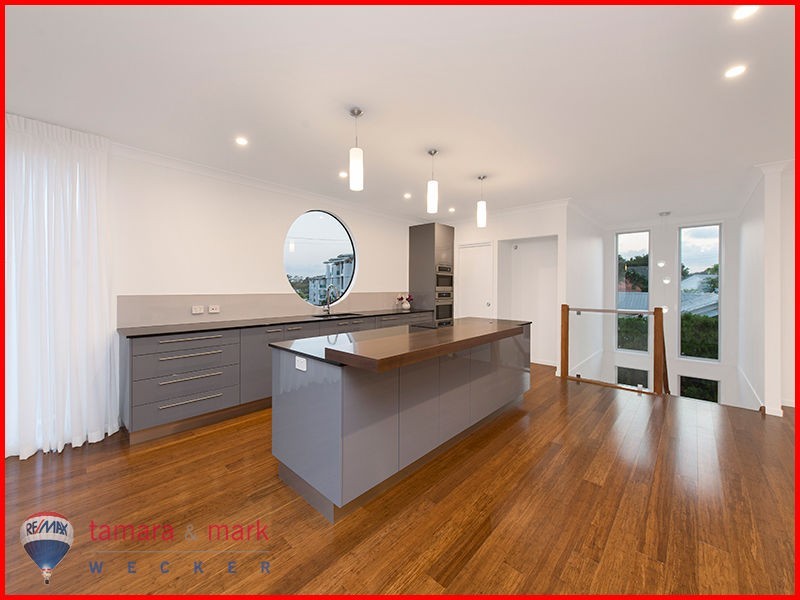 36 Ward Street, Sandgate QLD 4017