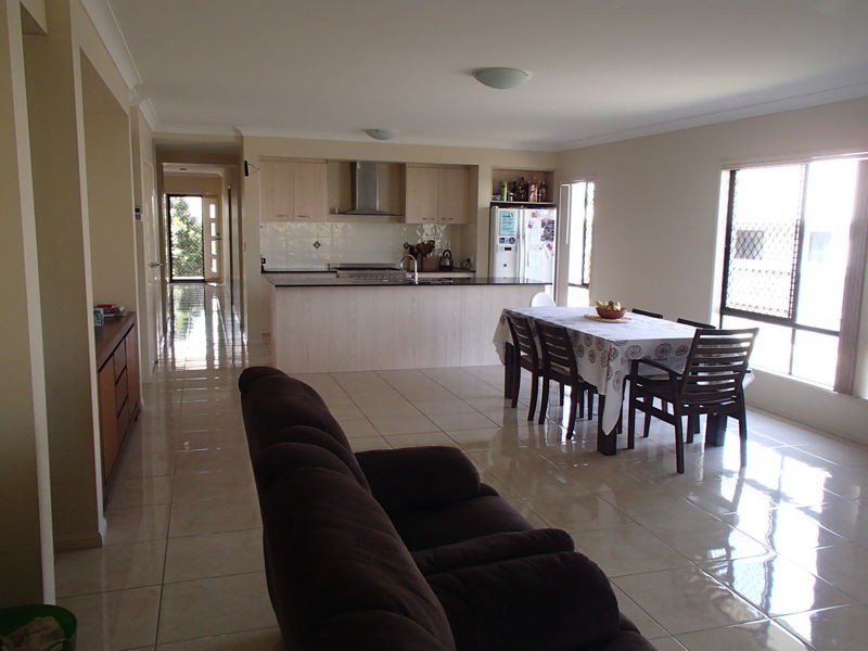 13 Highcliff Crescent, North Lakes QLD 4509