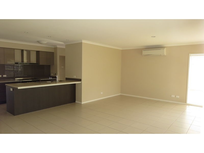 24 Nullarbor Circuit, North Lakes QLD 4509