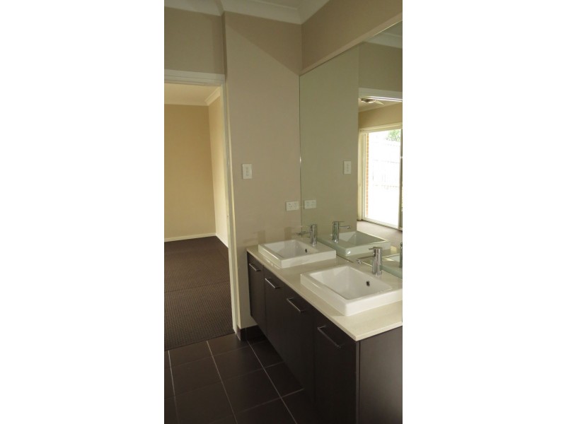 24 Nullarbor Circuit, North Lakes QLD 4509