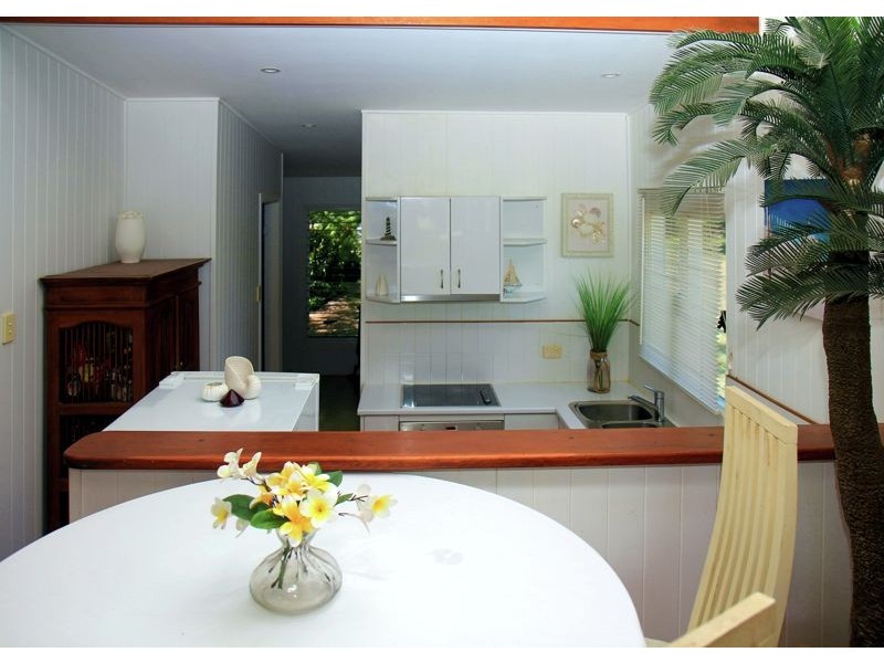8 Beth St, Russell Island QLD 4184