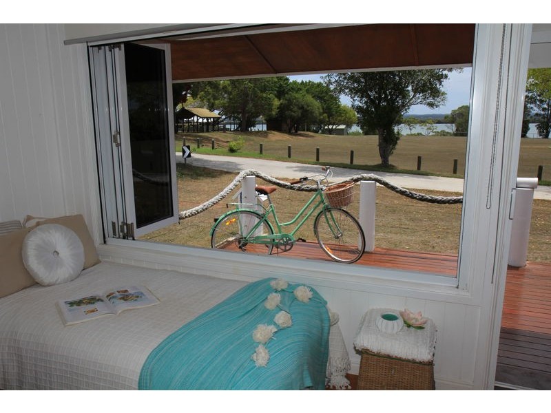 8 Beth St, Russell Island QLD 4184