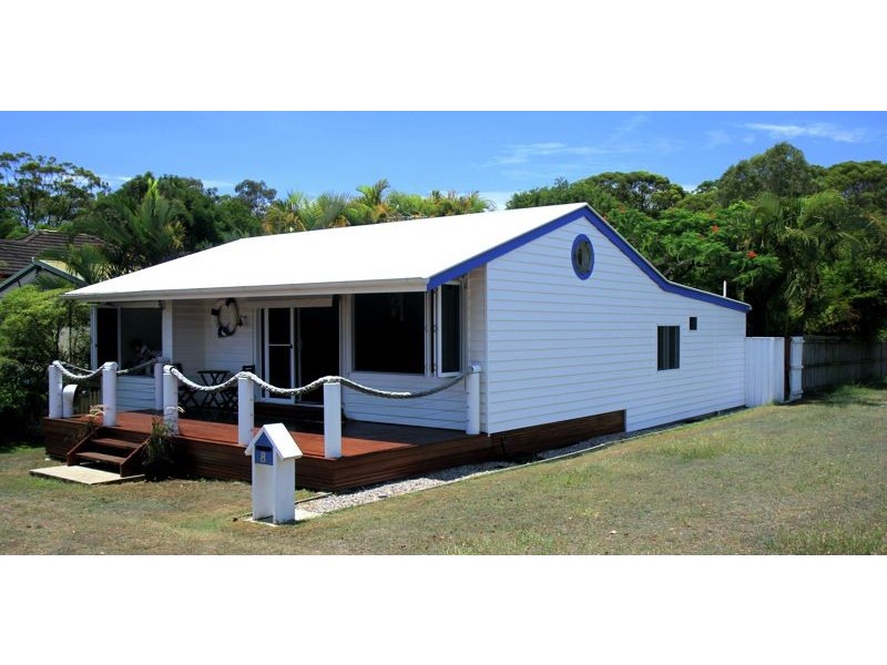 8 Beth St, Russell Island QLD 4184