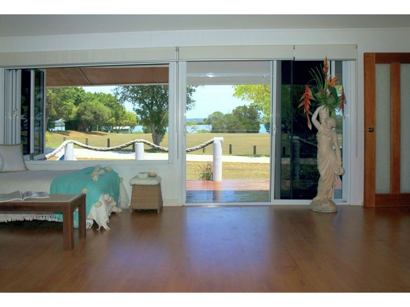 8 Beth St, Russell Island QLD 4184