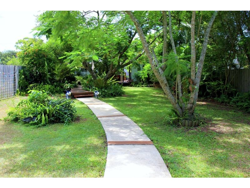 8 Beth St, Russell Island QLD 4184