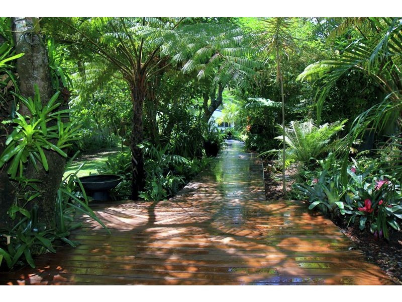 8 Beth St, Russell Island QLD 4184