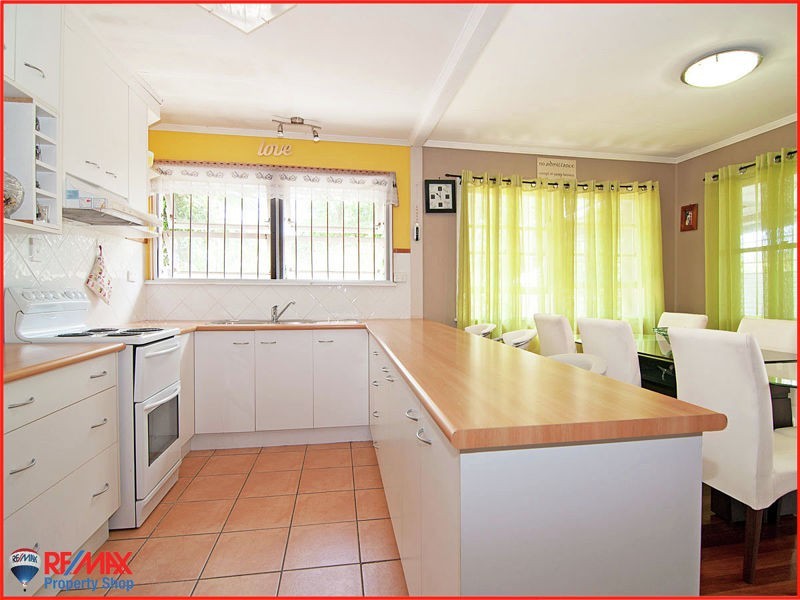 4 BLENHEIM ST, Strathpine QLD 4500