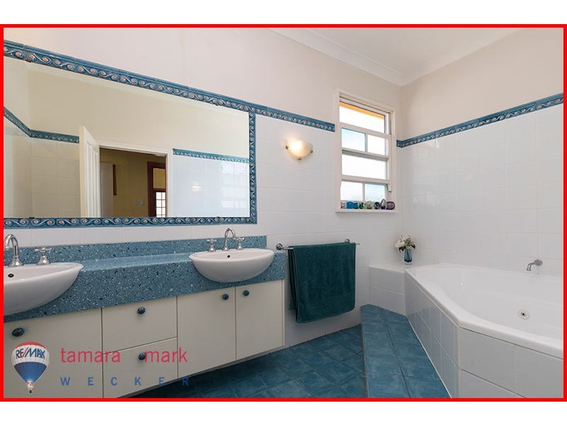 202 Flinders Parade, Sandgate QLD 4017