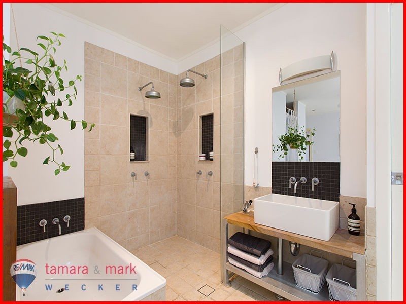 11 Gynther Avenue, Brighton QLD 4017