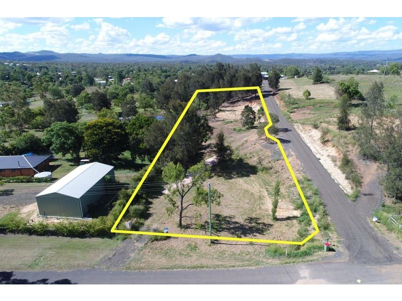 9 Taylor Road, Withcott QLD 4352