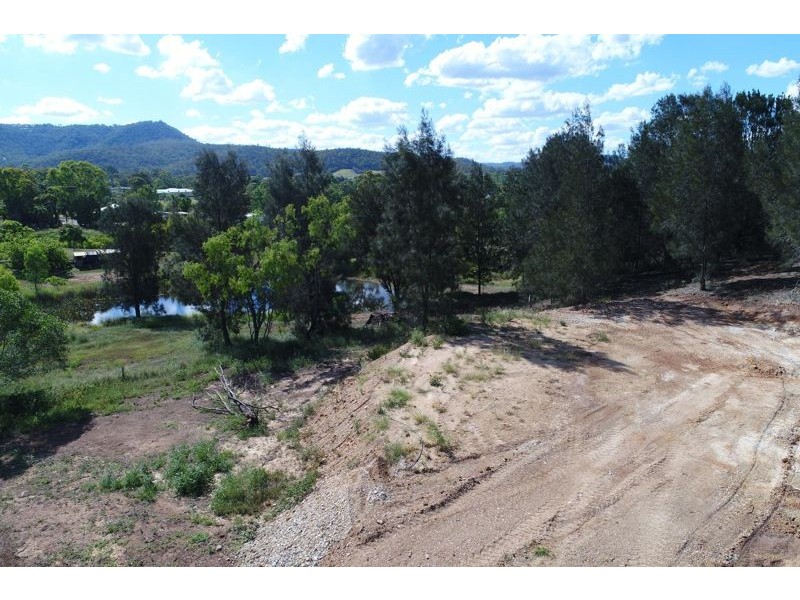 9 Taylor Road, Withcott QLD 4352