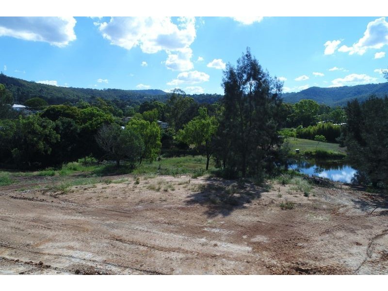 9 Taylor Road, Withcott QLD 4352