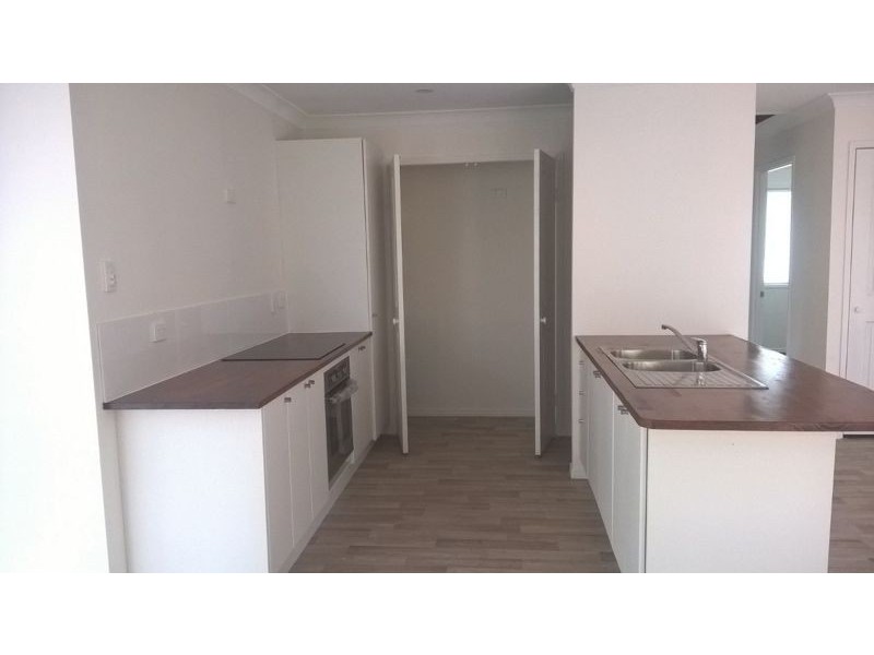 43 Waikiki Beach Rd, Russell Island QLD 4184