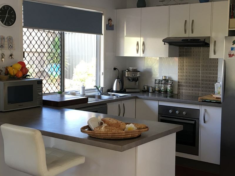 10 Oomool St, Macleay Island QLD 4184
