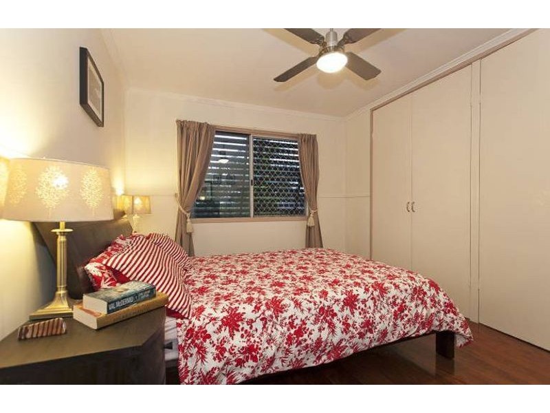 6 Ormeley Street, Stafford Heights QLD 4053