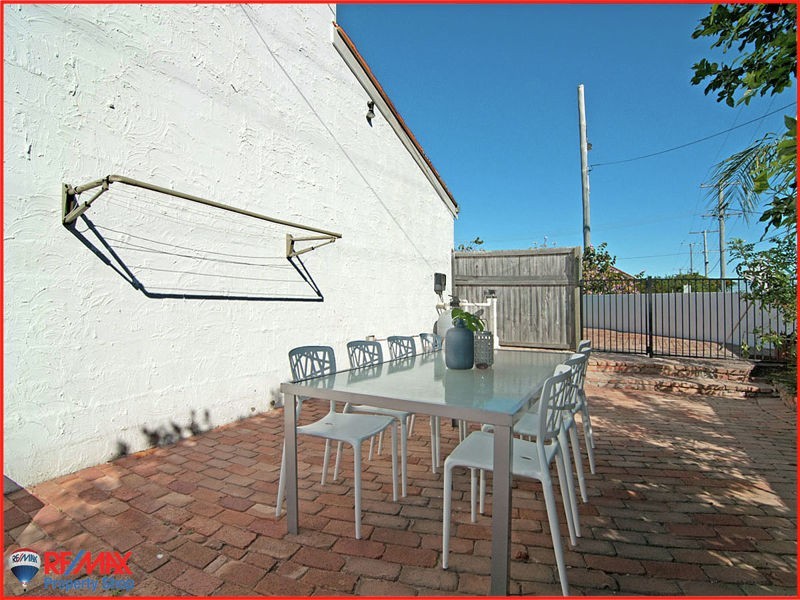 1/30 King Street, Woody Point QLD 4019