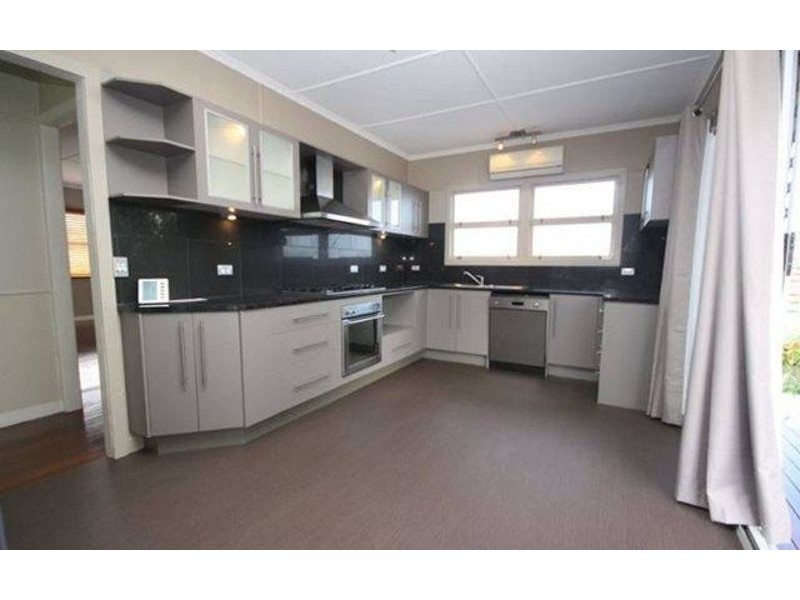 24 Watson Street, Clontarf QLD 4019