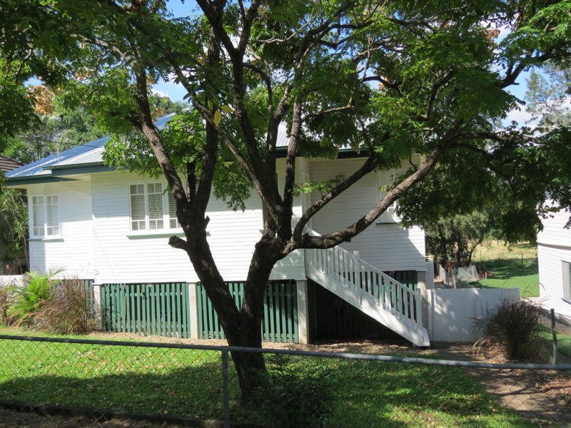 9 Johnstone Street, Sherwood QLD 4075