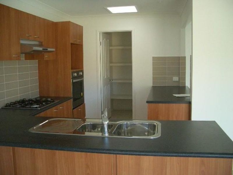 16 Violet Street, Kallangur QLD 4503