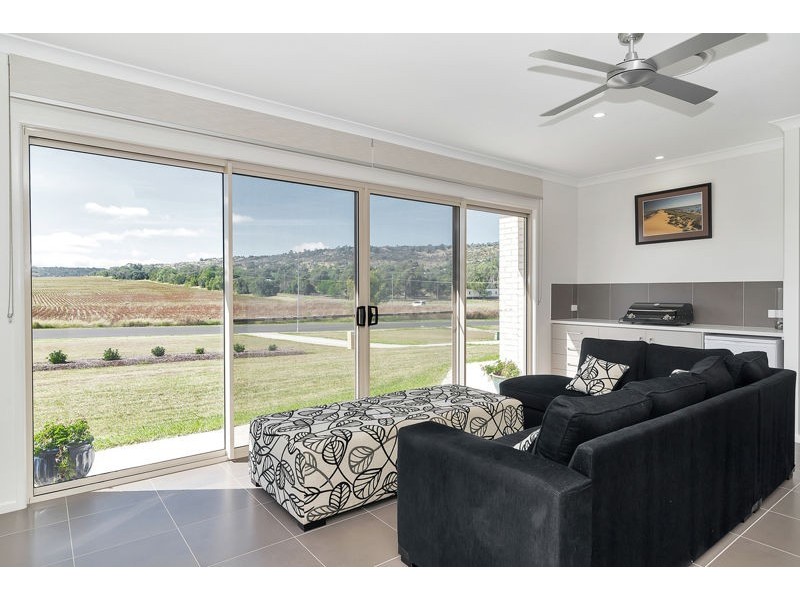 3 Storeys Road, Kingsthorpe QLD 4400