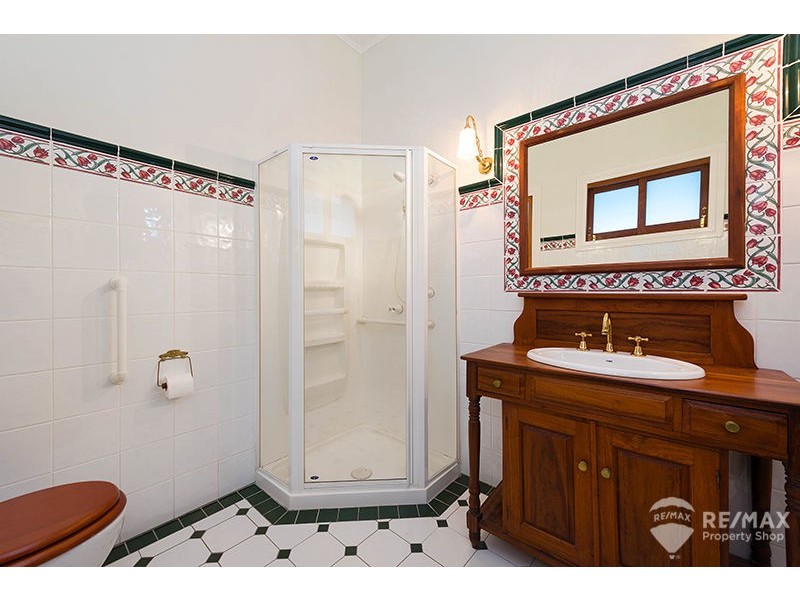 25 Raymond Street, Shorncliffe QLD 4017