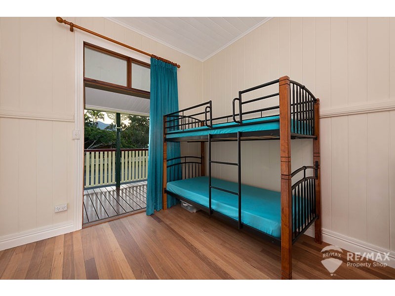 25 Raymond Street, Shorncliffe QLD 4017