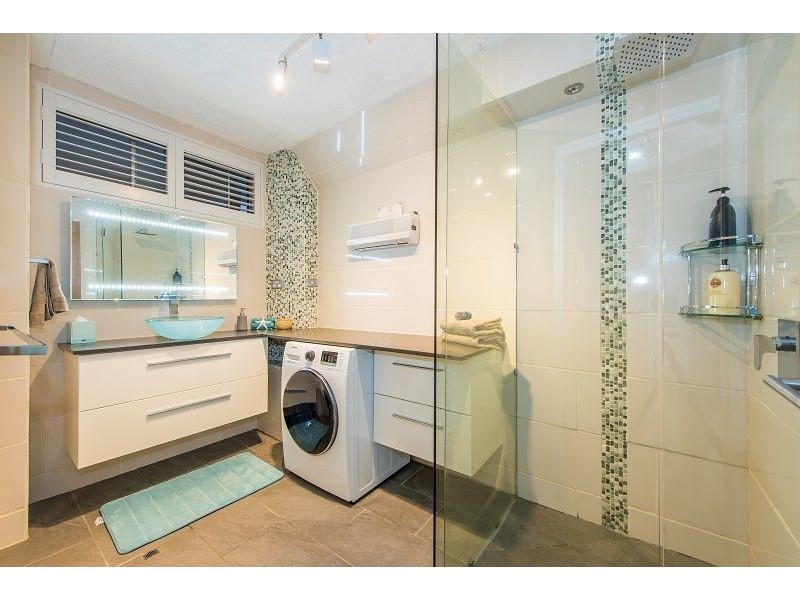 2/27 Second Avenue, Sandgate QLD 4017