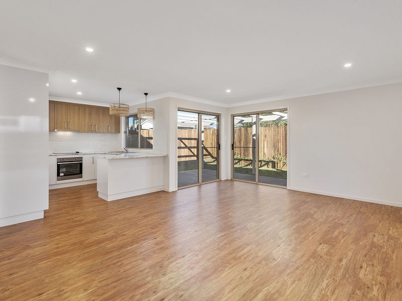 16 Hamilton Street, Newtown QLD 4350