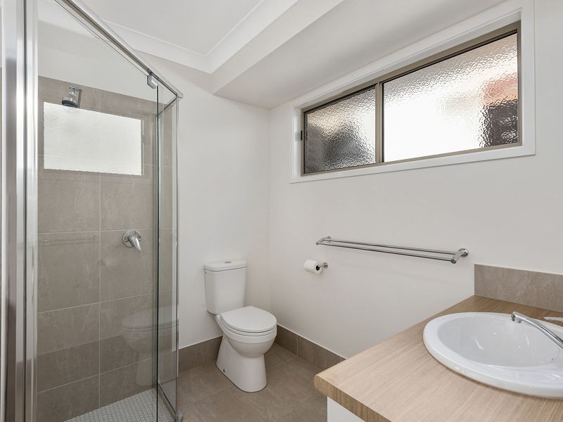 16 Hamilton Street, Newtown QLD 4350