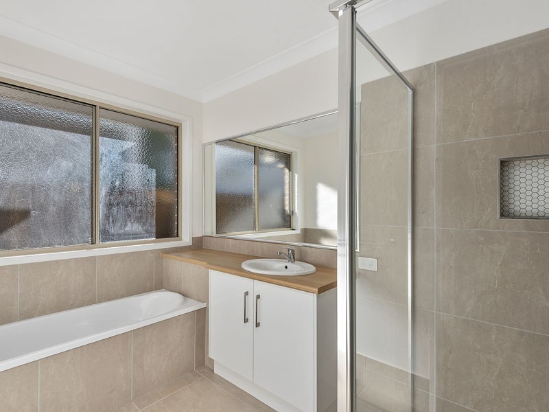 16 Hamilton Street, Newtown QLD 4350