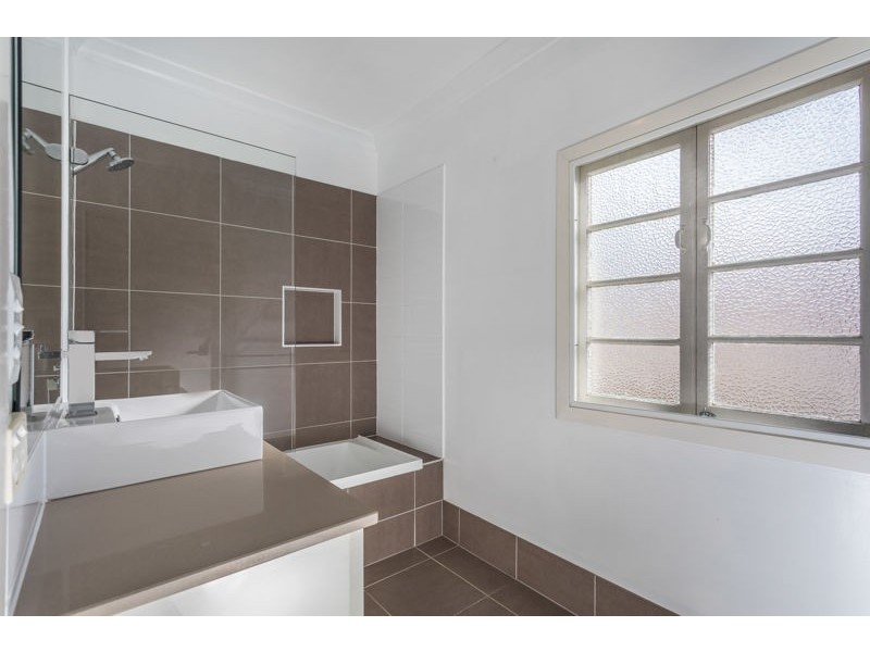 30 Thirteenth Avenue, Brighton QLD 4017