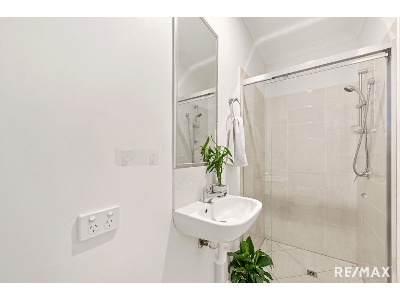 8 Robbins Lane, Fitzgibbon QLD 4018