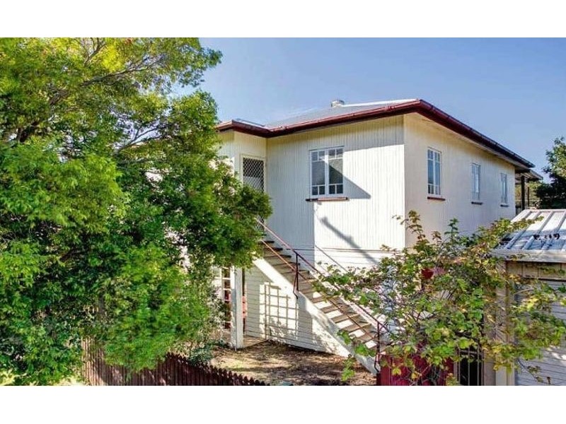 98 Clayton Street, Sandgate QLD 4017