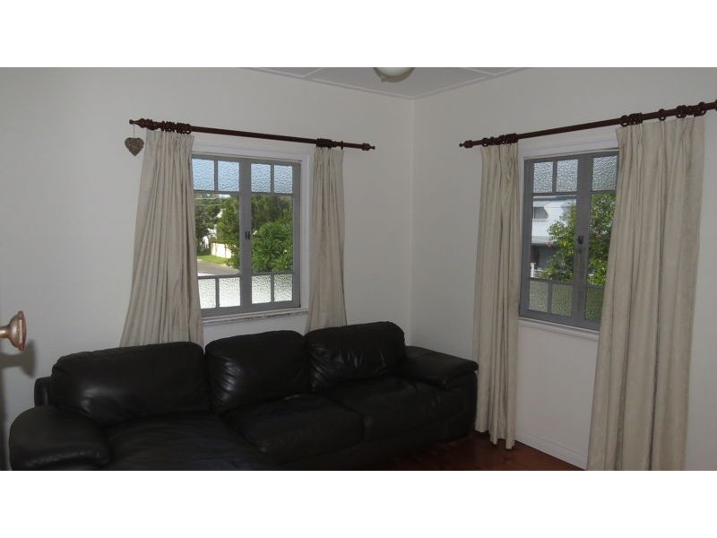 98 Clayton Street, Sandgate QLD 4017