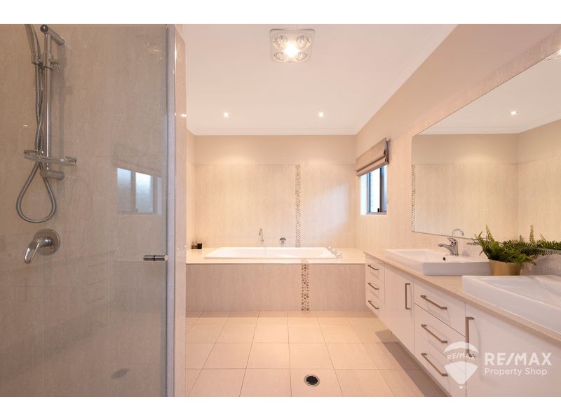 111 Alexandra Street, Sandgate QLD 4017