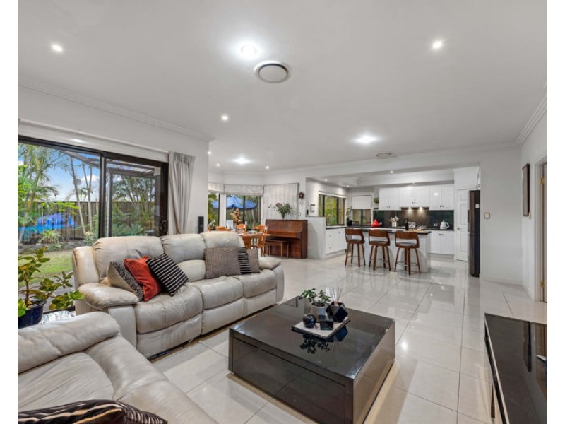 8 CHESTERTON CT, North Lakes QLD 4509
