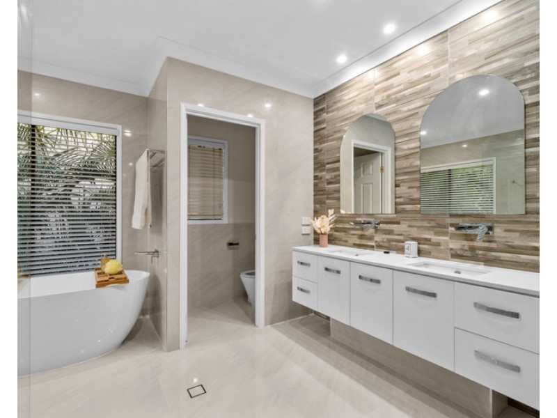 8 CHESTERTON CT, North Lakes QLD 4509