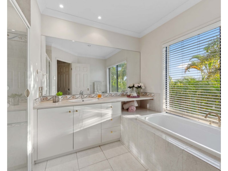 8 CHESTERTON CT, North Lakes QLD 4509