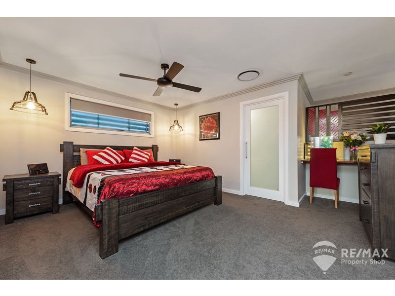 26 Kate Street, Shorncliffe QLD 4017