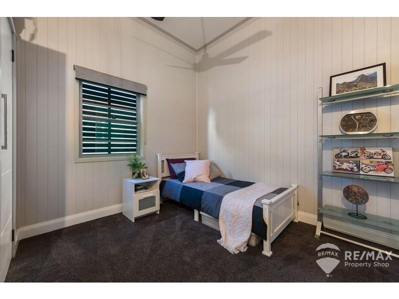 26 Kate Street, Shorncliffe QLD 4017