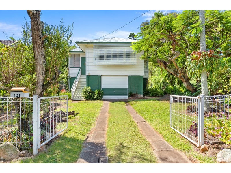 101 Hoskins Street, Sandgate QLD 4017