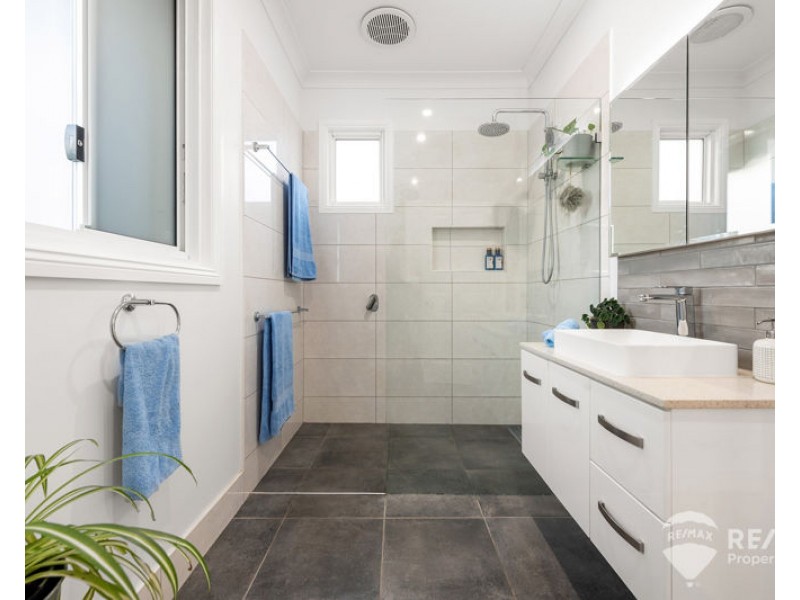 37 Finnie Road, Deagon QLD 4017