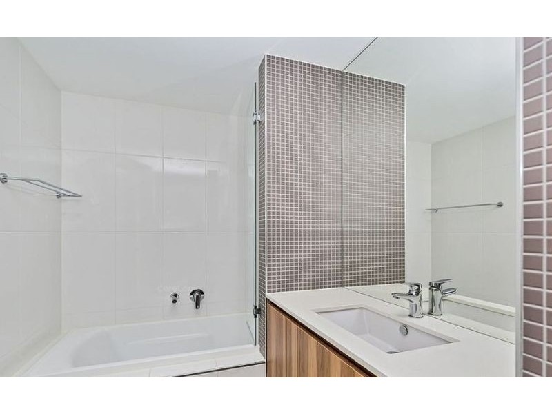 3104/126 Parkside Circuit, Hamilton QLD 4007