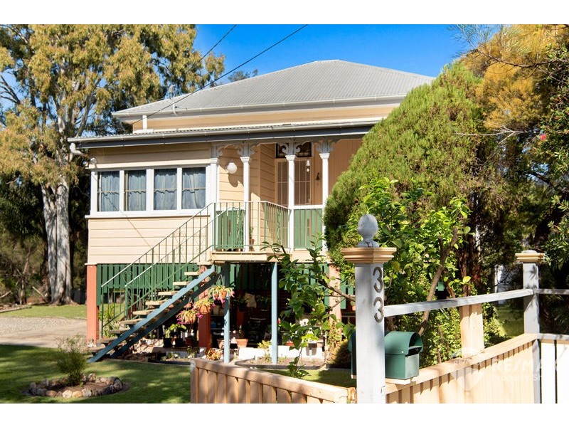33 Gowen Street, Shorncliffe QLD 4017